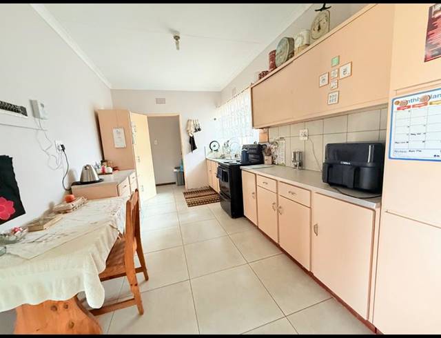 3 BEDROOM HOUSE FOR SALE IN VANDERBIJLPARK SE 2
